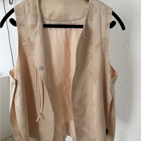 Chic Beige Sleeveless Blouse - Picture 2 of 7